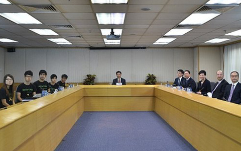 ทางการฮ่องกงประเทศจีนและตัวแทนนักศึกษาที่เข้าร่วมการชุมนุมเสร็จสิ้นการเจรจาครั้งแรก